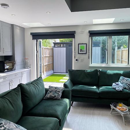 Superb Townhouse Near Vibrant Gloucester Road Бристол Екстериор снимка