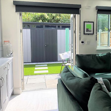 Superb Townhouse Near Vibrant Gloucester Road Бристол Екстериор снимка
