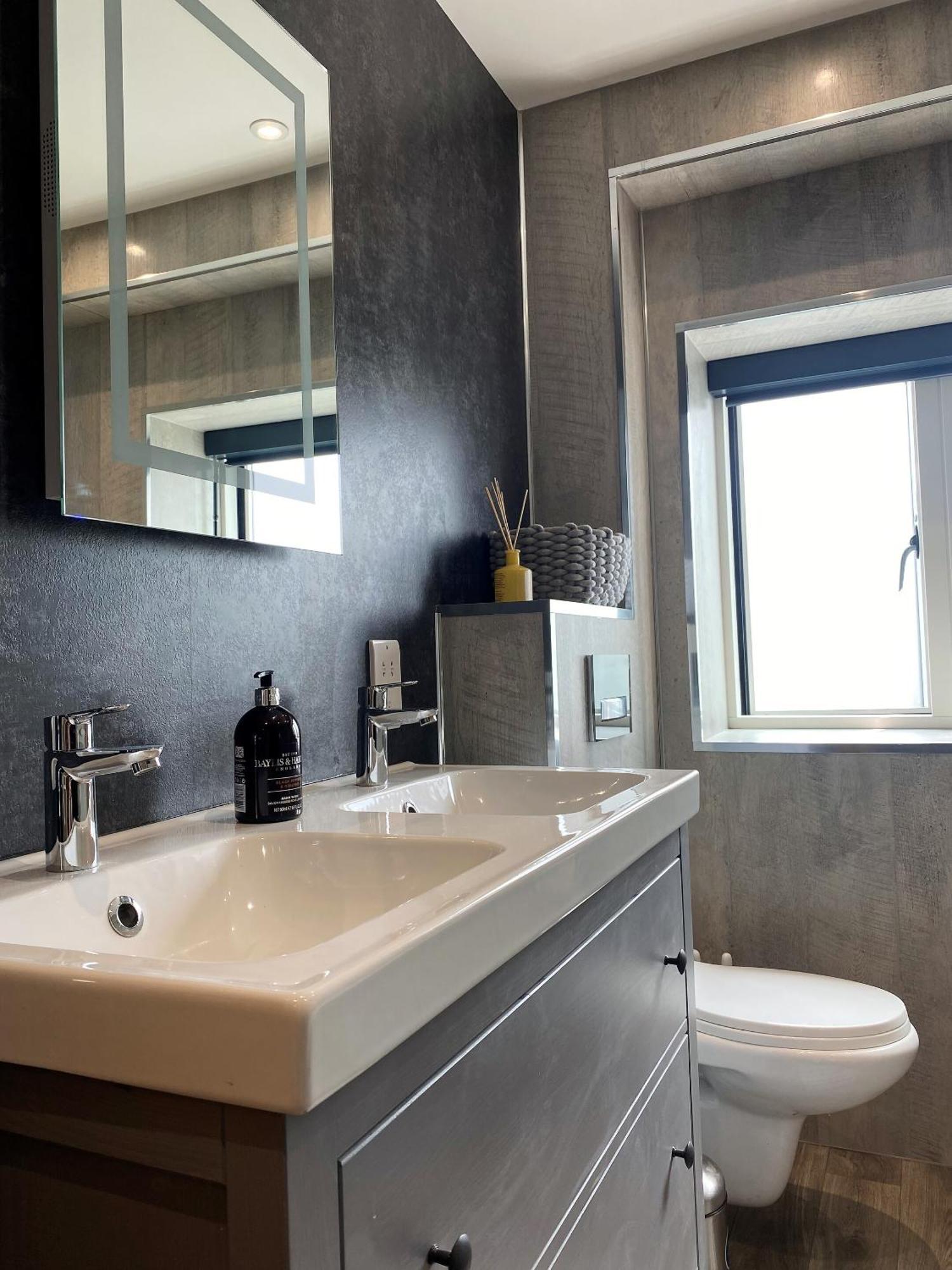 Superb Townhouse Near Vibrant Gloucester Road Бристол Екстериор снимка