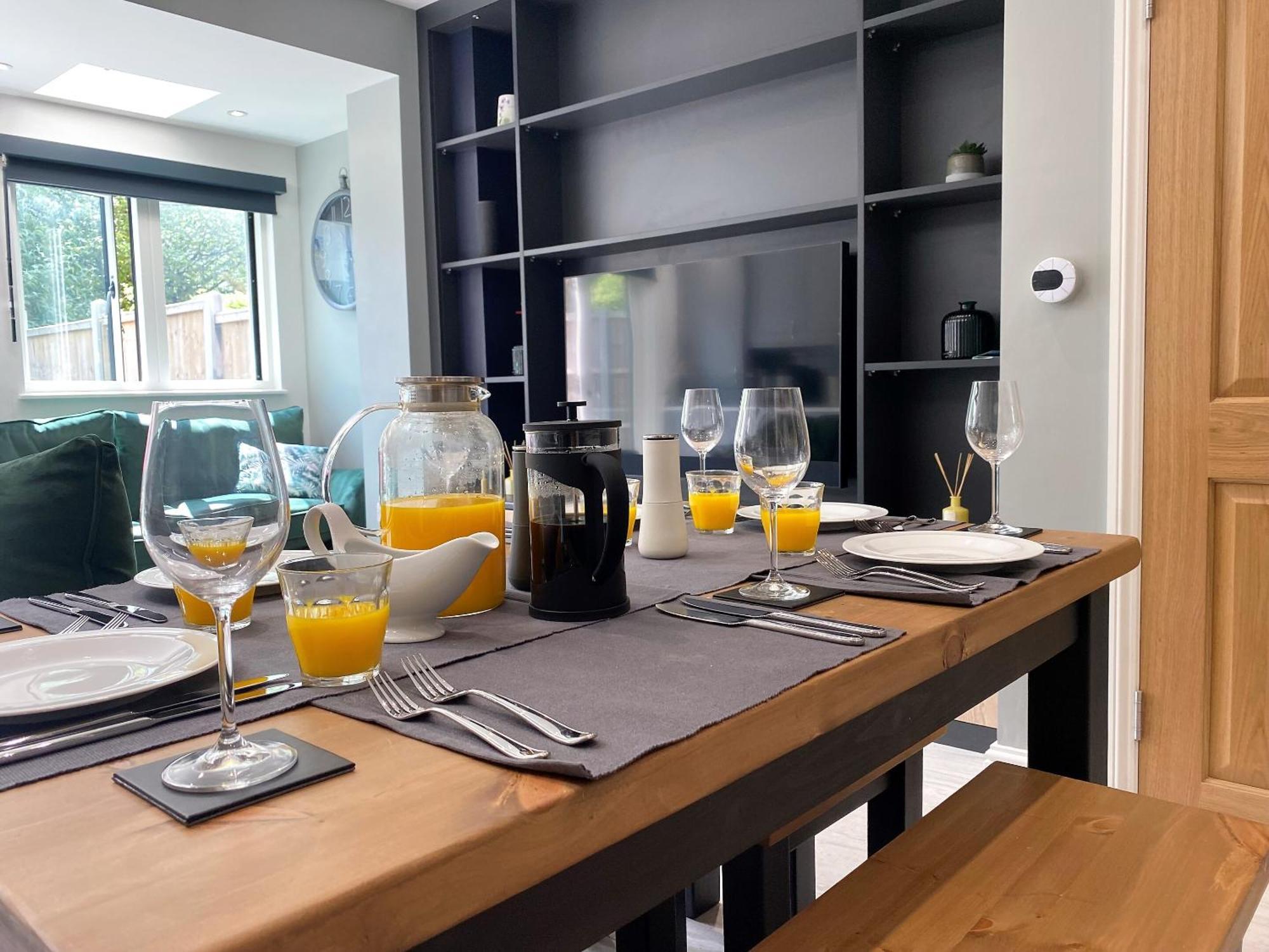 Superb Townhouse Near Vibrant Gloucester Road Бристол Екстериор снимка
