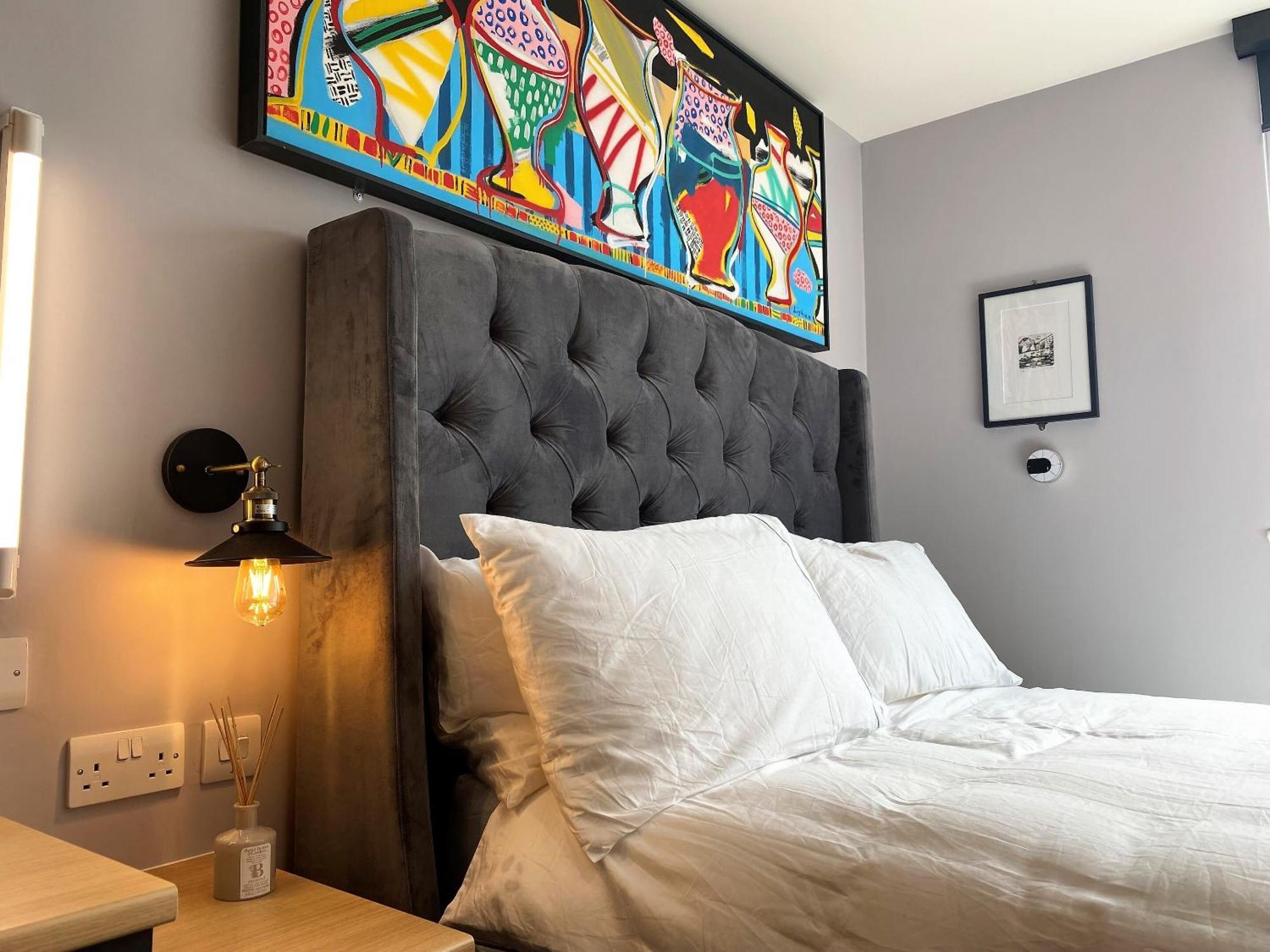 Superb Townhouse Near Vibrant Gloucester Road Бристол Екстериор снимка