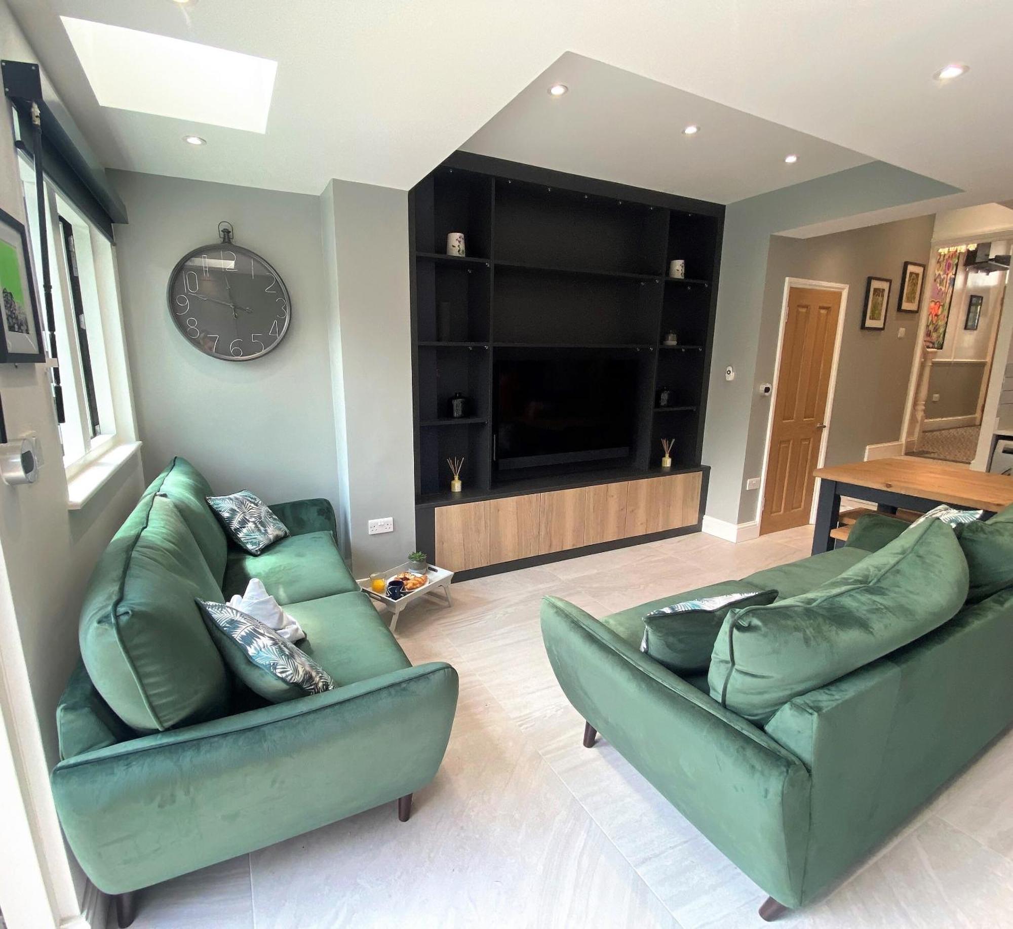 Superb Townhouse Near Vibrant Gloucester Road Бристол Екстериор снимка